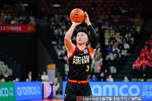 遭遇严防失准！贺希宁18投6中砍16分3板3助 下半场8中2只得5分