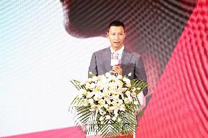尼克·杨自曝曾模仿易建联口音：他抢篮板喊话时口音太重