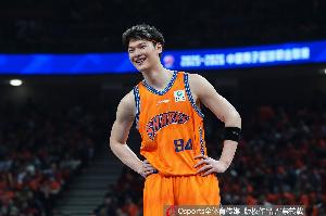 焕然一新！王哲林揭幕战轰14分18篮板 正负值高达+27
