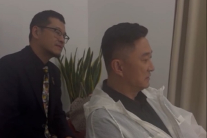 杜锋点赞库里：与草根球员亲切互动 全无巨星架子