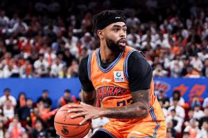 CBA之路充满挑战！前NBA榜眼拉塞尔首秀23投仅7中 砍下21分4板5助