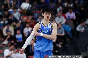 杜锋调侃曾凡博：他表现最好的几场都是打广东 归根结底是因为爱我