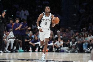 手感火热！马刺三将半场22投15中联手轰下38分