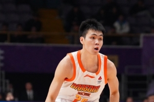 六犯毕业！庞峥麟手感冰凉21投7中砍20分 外线5中1难救主