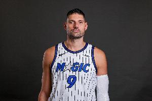 重回魔术如鱼得水！武切维奇上半场8投5中 高效贡献13分7板2断
