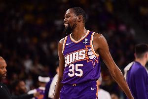 老板点赞引热议！太阳球迷怒批杜兰特：NBA最没安全感的球员，整天装受害者