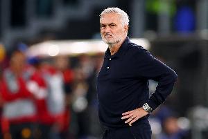 记者：穆帅举动打乱国家德比裁判安排，调整裁判不给穆帅留下借口