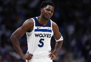爱德华兹揭幕战至少45分10板5记三分 NBA历史首人！