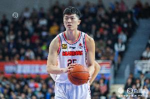 替补表现不错！张皓嘉8中4&三分4中2得8分4板 正负值+18