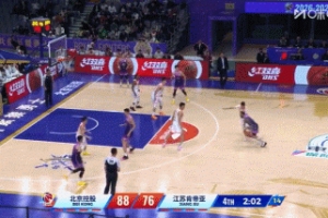收割！里勒上篮得手 北控轰13-0攻击波确立两位数优势