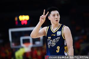 胡明轩：今天人员比较紧张 我们大家没有放弃&拧成了一股绳