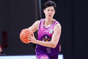 媒体人：赵嘉义补强北控锋线 内线搭配待优化需有串联球队小外援