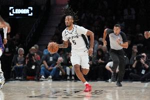 相当全面！卡斯尔上半场10投5中 砍下11分3篮板6助攻2抢断