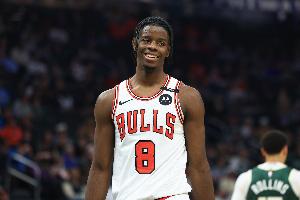 再往上窜窜！4号秀威尔逊前3场已得54分公牛队史第7 乔丹74分领跑