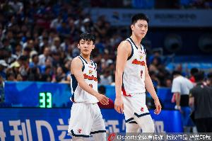 媒体人：本赛季第一次看广东比赛 看他们现在打的感觉这队好陌生