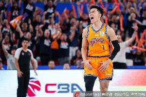 外线有谱！李添荣替补18分钟 三分9中6砍20分3板