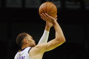 次节狂砍16分！拉文半场15投7中砍下全场最高20分 罚球线4罚全中