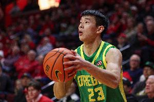 替补登场表现平平！林葳出战16分钟 6中2贡献6分2板1断