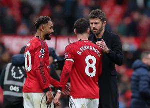 别无选择?TA:让B费坐上替补席,或许是卡里克曼联生涯最后的关键抉择