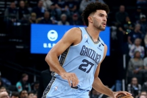 布泽尔生涯前三战场均15+10+5 NBA历史青少年球员第一人