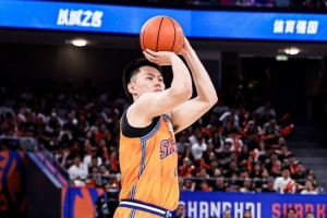 牛！李弘权18投10中&三分12中7砍下27分6板1断