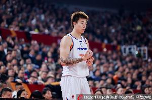 躺赢一把！张镇麟首发仅15分钟 5中2拿到4分3板&早早打卡下班