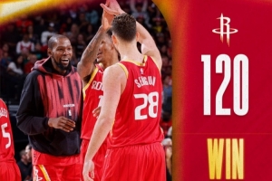 双杀老鹰！火箭发布赢球海报：封面为申京、小贾、KD庆祝瞬间