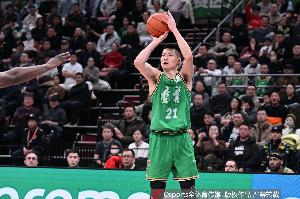 手感在线！吴昌泽半场6投4中三分4中2 贡献10分2篮板1助攻