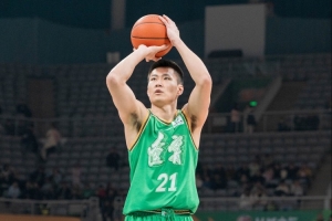 手感冰凉！吴昌泽13投5中砍13分4板 三分10中仅3