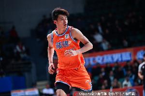 去年的状元！杨曦皓12投6中&三分8中5贡献17分4板1助