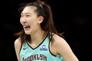 韩旭谈WNBA与WCBA差异:那边教练组庞大分工明确 国内基本一主帅带俩助教