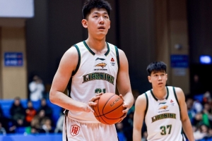 篮下终结高效！张陈治锋7投5中砍下11分8板 贡献4记前场板