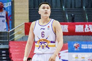 拼尽全力仍难挽败局！张帆13投6中贡献16分2助攻 三分球4中2