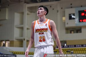 制胜功臣！庞峥麟20投10中独揽25分3板7助1帽
