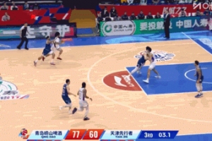 电光石火！尼克斯快速反击一条龙暴扣遭封盖 刘东补篮压哨建功
