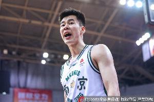 率队终结三连败！郭昊文14投6中&罚球13罚全中轰27分6板9助2断