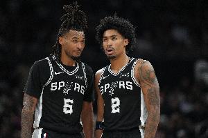 圣城后场三枪齐发威！哈珀13+6+6 福克斯11+6 卡斯尔15+5+5