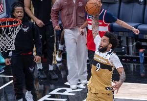 队记：奇才前锋贾斯汀·尚帕尼右脚骨折接受手术 盼全明星前复出