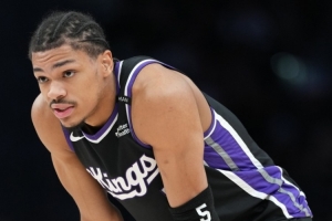 比肩詹姆斯与东契奇！阿卡夫单场轰下30+5+10 成为NBA历史第三位达成此成就的青少年球员
