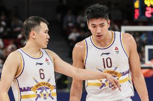 国内球员也高效！张帆10中7&三分6中4得20分 邹雨宸7中6得16分5板