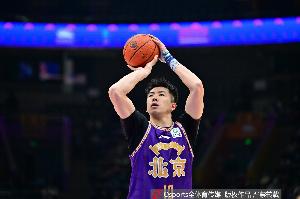 媒体人：邹雨宸打首发中锋效果更好 北控的体系对3分球的依赖很低