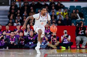 新民晚报:古德温在CBA的角色已经升级了 上海男篮对他绝对信任