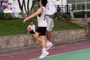 何意味？ 特雷杨在纽约球迷节上亲手撕掉布伦森球衣 ...