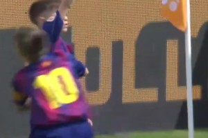 网友看了拉玛西亚这些小天才们后表示，西班牙是既有现在又有未来