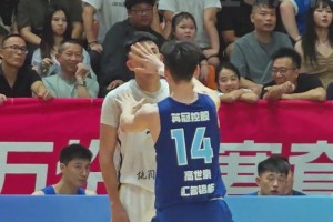浙BA钱塘队全力严防上城队 钱塘队球员：哥你多看看我呗 