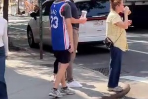 詹姆斯加盟76人，看看费城球迷的态度