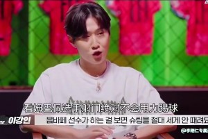 李刚仁当年大夸：姆巴佩射门绝对不会用力踢球，但射门很强劲~