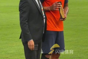 赛前，克雷桑获颁五月最佳球员，刘洋获颁个人200场出场纪念球衣