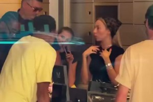 姆总实力宠女友！外媒：姆巴佩豪购奢侈珠宝哄女友开心！