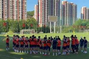泰山队对阵海港赛前，24人参与合练，唐田进行了四分半赛前讲话